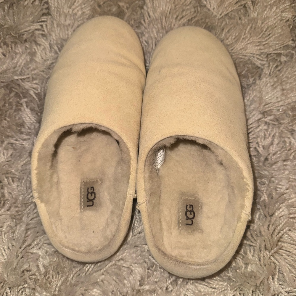 UGG - Picture 3 of 5